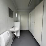 aktion-sanitaercontainer-20-fuss-021585747-dusche-wc-aussen-3