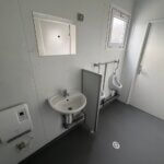 aktion-sanitaercontainer-20-fuss-021585747-dusche-wc-aussen-4