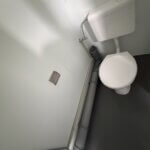 aktion-sanitaercontainer-20-fuss-021585747-dusche-wc-aussen-5