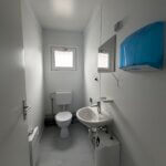 aktion-sanitaercontainer-20-fuss-021814131-wc-damen-herren-aussen-3