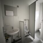 aktion-sanitaercontainer-20-fuss-021816689-wc-damen-herren-aussen-6