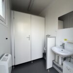aktion-sanitaercontainer-10-fuss-02204413-wc-damen-herren-aussen-3