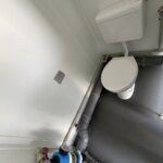 aktion-sanitaercontainer-10-fuss-02204413-wc-damen-herren-aussen-5