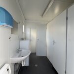aktion-sanitaercontainer-20-fuss-021582903-dusche-wc-aussen-3