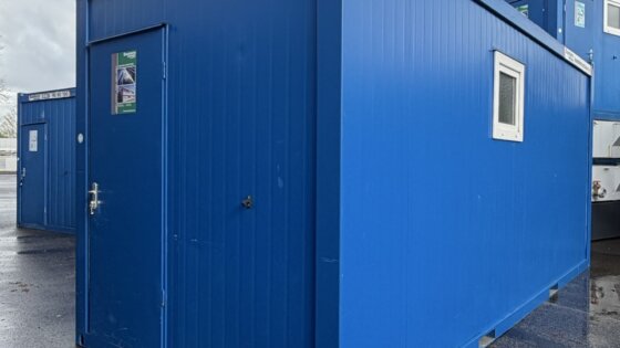 aktion-sanitaercontainer-20-fuss-021809924-dusche-wc-aussen-1