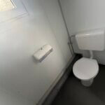 aktion-sanitaercontainer-20-fuss-021585743-dusche-wc-aussen-5