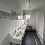 aktion-sanitaercontainer-20-fuss-021585743-dusche-wc-aussen-6