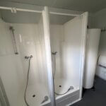 aktion-sanitaercontainer-20-fuss-021585743-dusche-wc-aussen-7