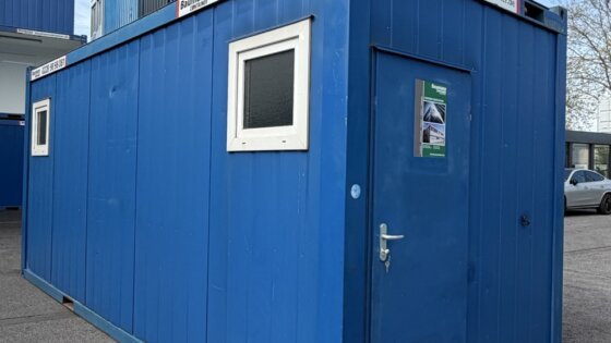 aktion-sanitaercontainer-20-fuss-021049274-schwarz-weiß-aussen-1