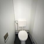 aktion-sanitaercontainer-20-fuss-021579007-wc-damen-herren-aussen-6