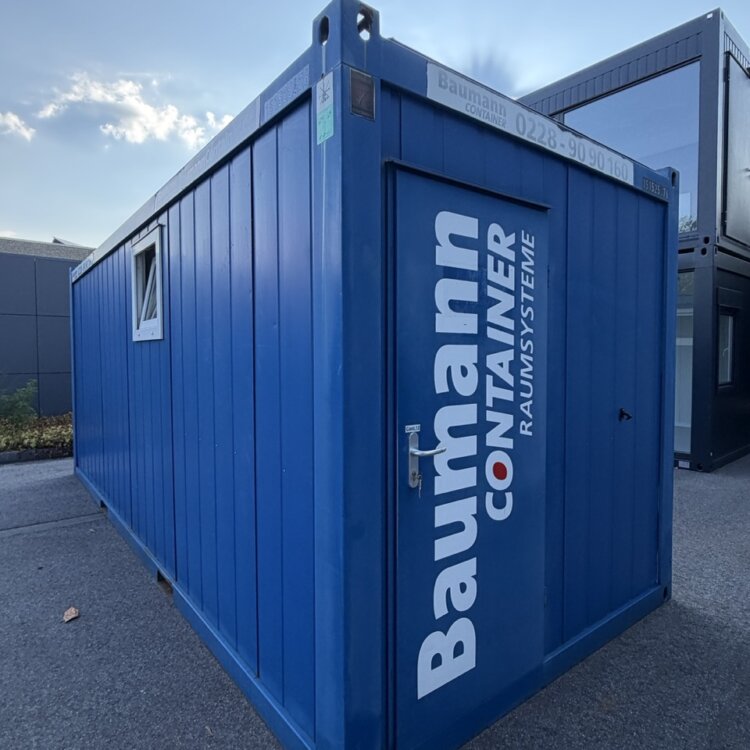 aktion-sanitaercontainer-20-fuss-151525476-dusche-wc-aussen-1