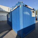 aktion-sanitaercontainer-20-fuss-151525476-dusche-wc-aussen-3