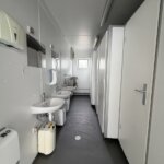 aktion-sanitaercontainer-20-fuss-011551337-wc-herren-aussen-2