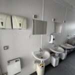 aktion-sanitaercontainer-20-fuss-011551337-wc-herren-aussen-3