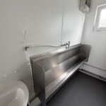 aktion-sanitaercontainer-20-fuss-011551337-wc-herren-aussen-4