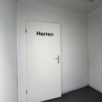 aktion-sanitaercontainer-20-fuss-011551337-wc-herren-aussen-7