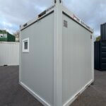 aktion-sanitaercontainer-10-fuss-89210065-wc-damen-herren-aussen-2
