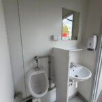 aktion-sanitaercontainer-10-fuss-89210065-wc-damen-herren-aussen-6