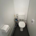 aktion-sanitaercontainer-20-fuss-011551339-wc-herren-aussen-6