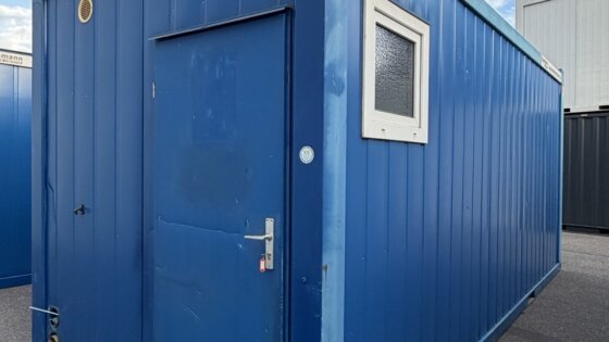 aktion-sanitaercontainer-20-fuss-021469950-wc-herren-aussen-1