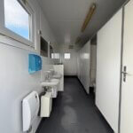 aktion-sanitaercontainer-20-fuss-021363224-wc-herren-aussen-3