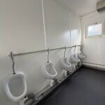 aktion-sanitaercontainer-20-fuss-021363224-wc-herren-aussen-5