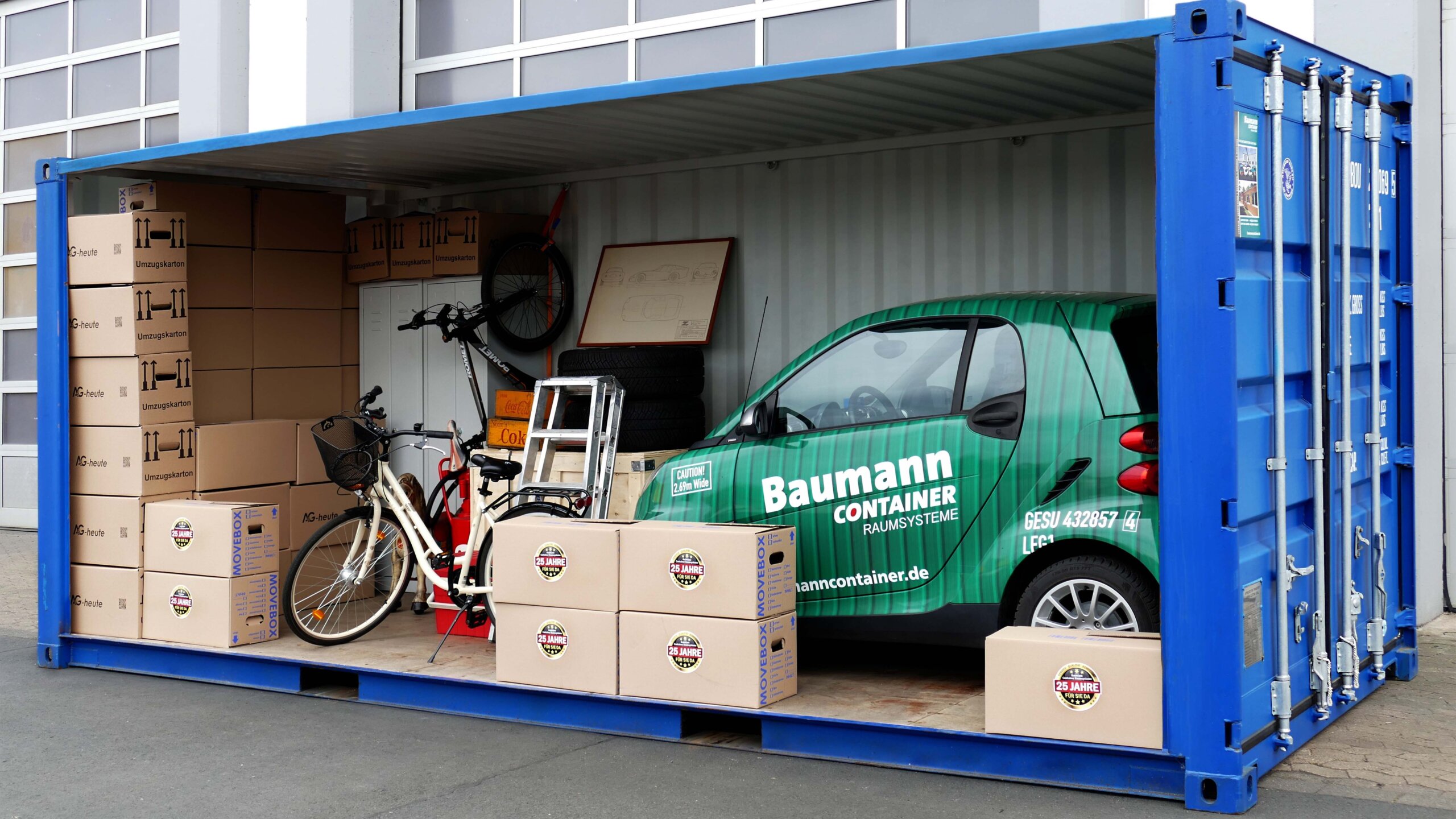 Lagercontainer 20-Fuß Außenansicht mit offener Wand