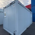 aktion-sanitaercontainer-20-fuss-89210066-wc-damen-herren-aussen