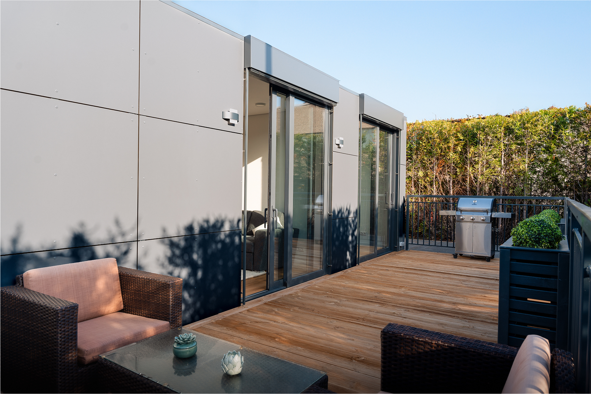 baumann-container-mikrohaus-news-aussenansicht-terrasse