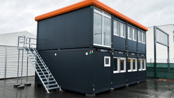 Projektbeispiel für Containeranlagen Baumann Container - Büroanlage Köln - Außenansicht Front