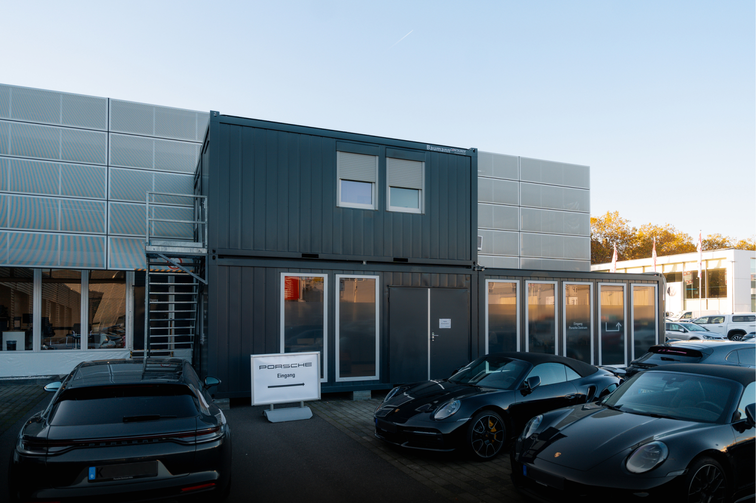 Bürocontaineranlage Porsche Zentrum Köln – Baumann Container