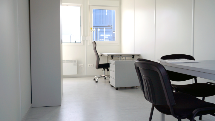 Beispiel Bürocontainer Innen mit Einrichtung
