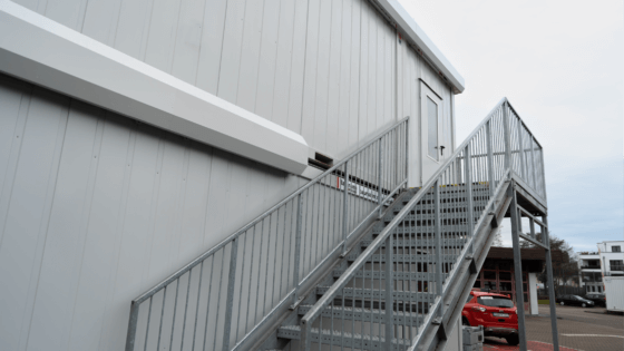 containeranlage-projekt-feuerwache-siegburg-detail-fluchttreppe