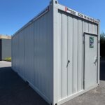 aktion-sanitaercontainer-20-fuss-dusche-mit-windfang-011087776-aussen-1