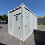 aktion-sanitaercontainer-20-fuss-dusche-mit-windfang-011087776-aussen-2