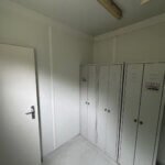 aktion-sanitaercontainer-20-fuss-schwarz-weiß-021049274-innen-6