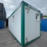 aktion-sanitaercontainer-20-fuss-151715-wc-damen-herren-aussen-1