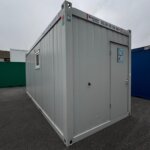 aktion-sanitaercontainer-20-fuss-021810322-schwarz-weiß-aussen-2