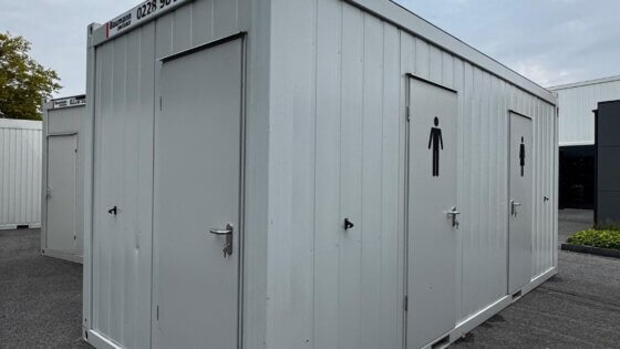 aktion-sanitaercontainer-20-fuss-53-022164523-wc-damen-herren-aussen-1
