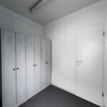 aktion-sanitaercontainer-20-fuss-021810322-schwarz-weiß-innen-1