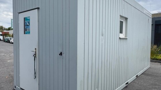 aktion-sanitaercontainer-20-fuss-dusche-wc-p216-1218-außen-1