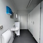 aktion-sanitaercontainer-20-fuss-021585752-dusche-wc-aussen-2