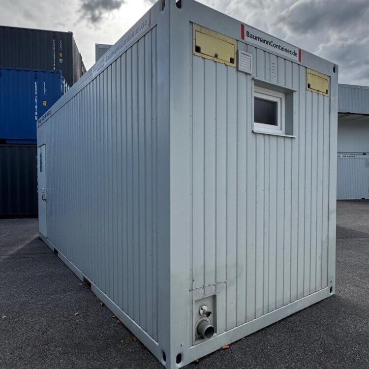 aktion-sanitaercontainer-20-fuss-13203-dusche-aussen-2