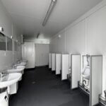 aktion-sanitaercontainer-20-fuss-151215463-wc-herren-innen-1