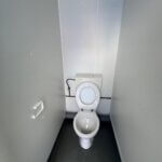 aktion-sanitaercontainer-20-fuss-151715-wc-damen-herren-innen-2