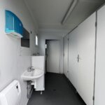 aktion-sanitaercontainer-20-fuss-021585748-dusche-wc-aussen-3