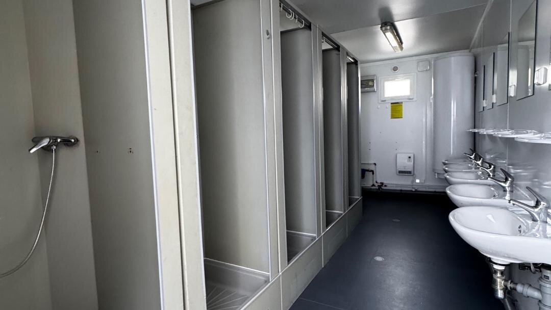 Sanitärcontainer mit Dusche