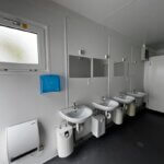 aktion-sanitaercontainer-20-fuss-151215463-wc-herren-innen-2