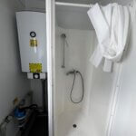 aktion-sanitaercontainer-20-fuss-021810322-schwarz-weiß-innen-3