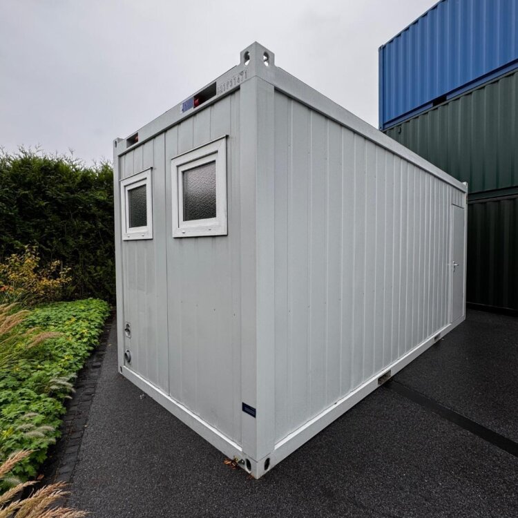 aktion-sanitaercontainer-20-fuss-wc-herren-wc-damen-021931471-außen-1